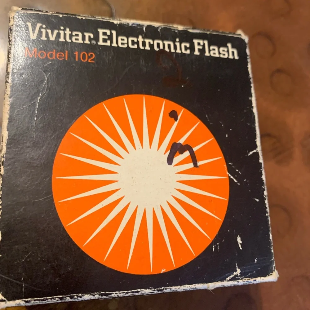 Vivitar electronic flash Model 102